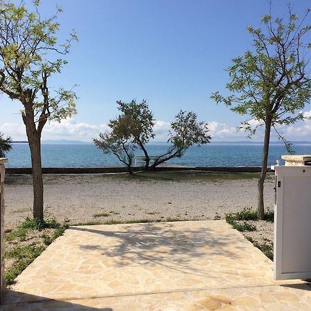 Paradise Resort Vanesa วีร์ ภายนอก รูปภาพ