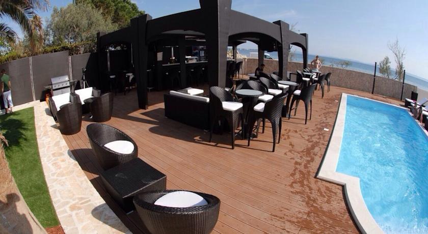 Paradise Resort Vanesa วีร์ ภายนอก รูปภาพ