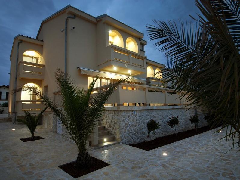 Paradise Resort Vanesa วีร์ ภายนอก รูปภาพ