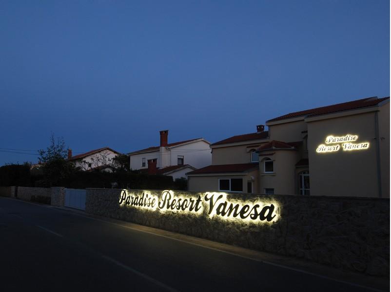 Paradise Resort Vanesa วีร์ ภายนอก รูปภาพ