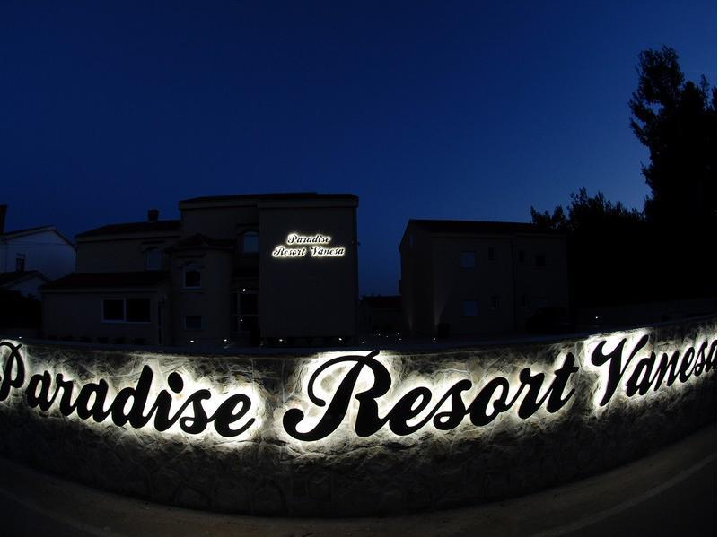 Paradise Resort Vanesa วีร์ ภายนอก รูปภาพ