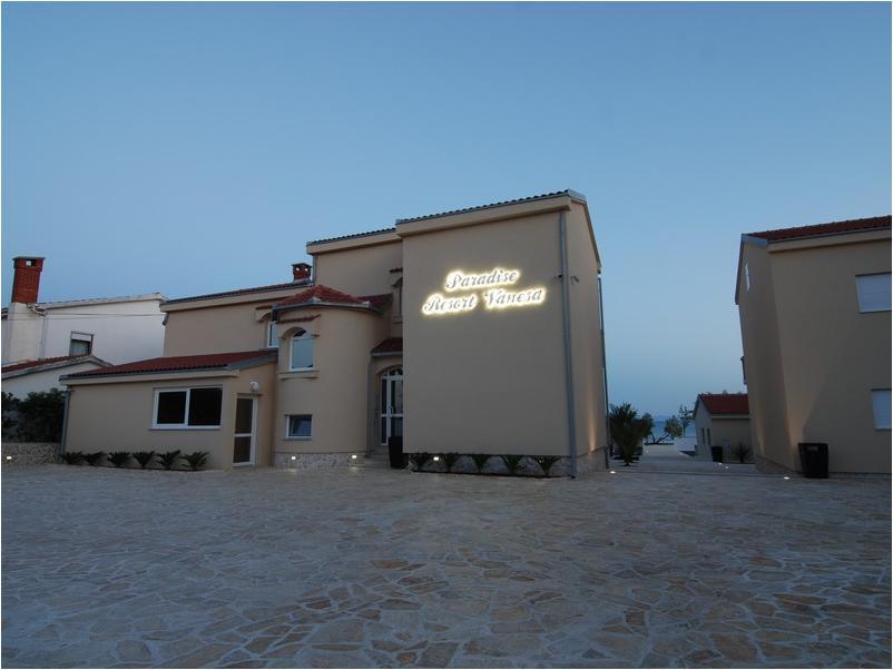 Paradise Resort Vanesa วีร์ ภายนอก รูปภาพ