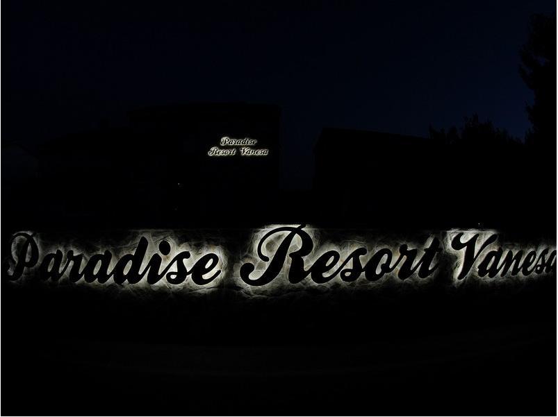 Paradise Resort Vanesa วีร์ ภายนอก รูปภาพ