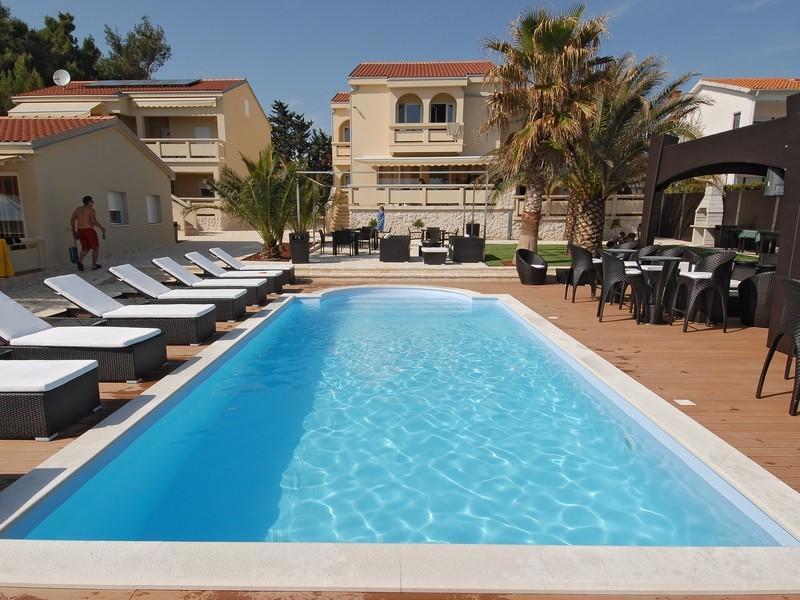 Paradise Resort Vanesa วีร์ ภายนอก รูปภาพ