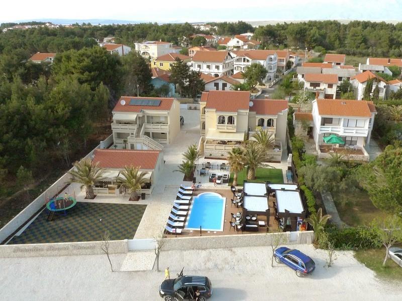 Paradise Resort Vanesa วีร์ ภายนอก รูปภาพ
